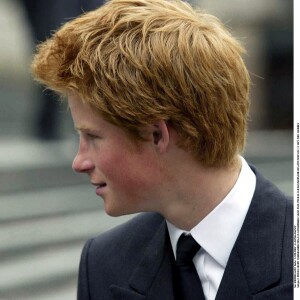 Le prince Harry à 18 ans pour le 1er anniversaire du 11 septembre 2001 à Londres. 