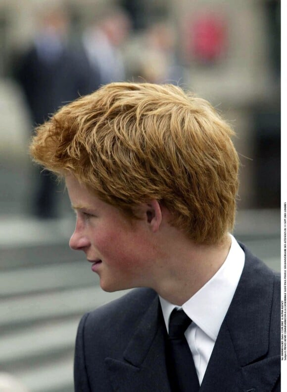 Le prince Harry à 18 ans pour le 1er anniversaire du 11 septembre 2001 à Londres. 