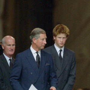 Le prince Harry et le prince Charles à 18 ans pour le 1er anniversaire du 11 septembre 2001 à Londres.