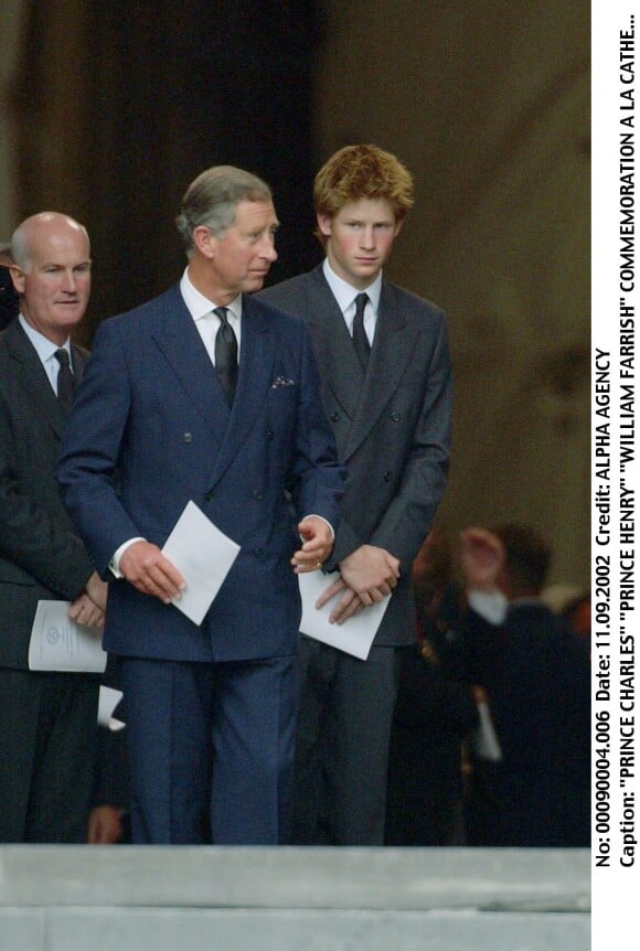 Le prince Harry et le prince Charles à 18 ans pour le 1er anniversaire du 11 septembre 2001 à Londres.