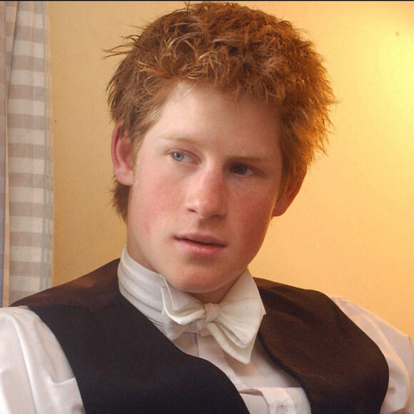 Le prince Harry, entre au Eton College en septembre 2003.