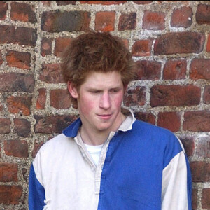 Le prince Harry, entre au Eton College en septembre 2003.