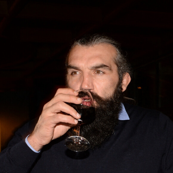 L'ancien joueur de rugby international Sébastien Chabal présente trois cuvées en collaboration avec Christophe Novara et les vignerons du Cellier des Chartreux, Le rouge "Avec l'Art & la Manière ", Le blanc "Je résiste à tout sauf à la tentation" et le Le rosé, "Une petite cuvée au poil! ", au Roch Hotel & Spa à Paris, France, le 30 novembre 2017. © Rachid Bellak/Bestimage