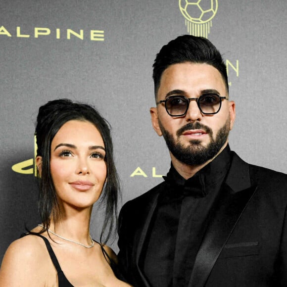 Nabilla (Benattia) et son mari Thomas Vergara au photocall de la 66ème cérémonie du Ballon d'Or au Théâtre du Chatelet à Paris le 17 octobre 2022.