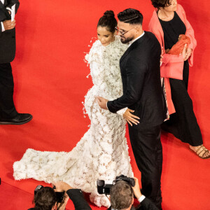 Nabilla Benattia (enceinte) et son mari Thomas Vergara - Montée des marches du film " Stars At Noon " lors du 75ème Festival International du Film de Cannes. Le 25 mai 2022 © Pool / Bestimage 