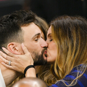 LLORIS Hugo (FRA) embrassant sa femme Marine - People et joueurs en famille dans les tribunes lors du match de demi-finale "France - Maroc" lors de la Coupe du Monde 2022 au Qatar (FIFA World Cup Qatar 2022). © JB Autissier / Panoramic / Bestimage 