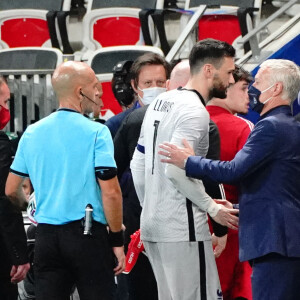 Hugo Lloris (France) - Didier Deschamps (selectionneur de l equipe de France) lors du match amical de préparation de l'UEFA Euro 2020 "France - Pays de Galles (3-1)" au stade Allianz Riviera à Nice, le 2 juin 2021. 