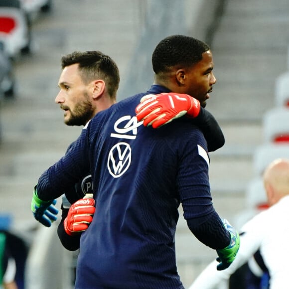 Hugo Lloris (France) - Mike Maignan (France) lors du match amical de préparation de l'UEFA Euro 2020 "France - Pays de Galles (3-1)" au stade Allianz Riviera à Nice, le 2 juin 2021. 