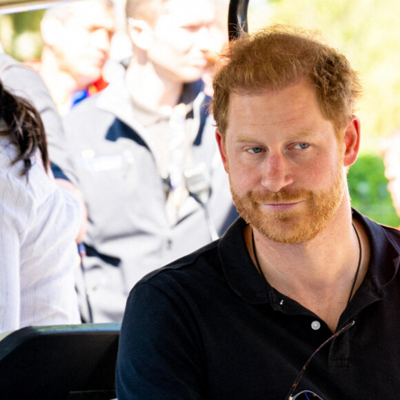 Le prince Harry, duc de Sussex, assiste à la course d'aviron en salle aux Jeux Invictus 2020 (jour 5) au Zuiderpark à La Haye, Pays-Bas, le 20 avril 2022. 