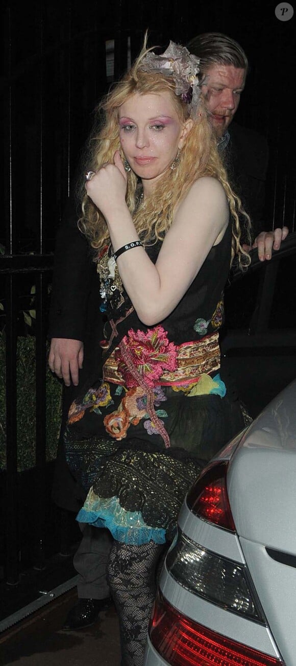 Courtney Love arrive au Shepherd's Bush empire, à Londres, le 17 février 2010 !