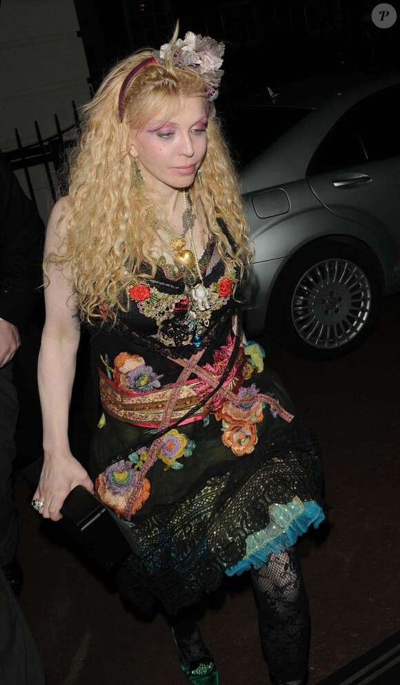 Courtney Love arrive au Shepherd's Bush empire, à Londres, le 17 février 2010 !