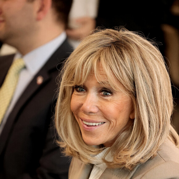 La Première Dame Brigitte Macron a visité le Lycée Français de la Nouvelle-Orléans, à l'occasion de son voyage officiel aux Etats-Unis. Elle a notamment échangé avec les élèves sur la lutte contre le harcèlement scolaire et les cyberviolences. Le 2 décembre 2022 © Dominique Jacovides / Bestimage 