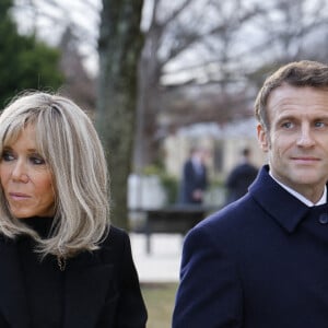 Le président Emmanuel Macron et la première dame Brigitte Macron visitent le cimetière de Arlington le 30 novembre 2022. © Ludovic Marin / Pool / Bestimage 
