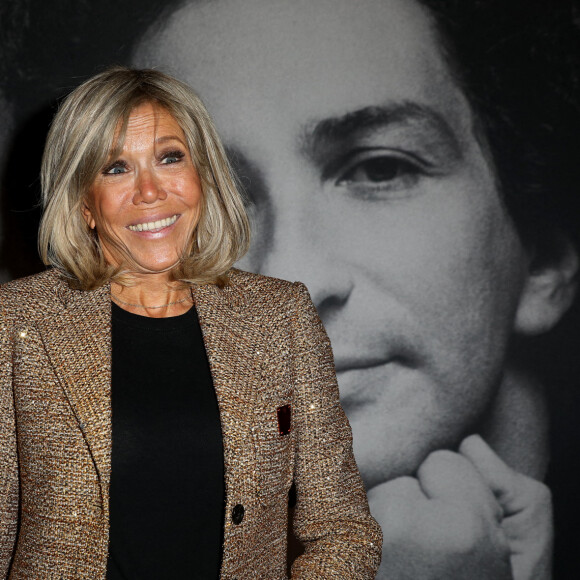 Exclusif - Brigitte Macron - People à la générale de l'opéra-rock "Starmania" à la Seine Musicale de Boulogne-Billancourtle 8 novembre 2022. Johnny Rockfort et ses Etoiles noires, la serveuse automate, Stella Spotlight, Zéro Janvier, un Ziggy emprunté à D. Bowie... Quarante-trois ans après leur apparition sur la scène du Palais des congrès de Paris, le 10 avril 1979, et plus de deux décennies après les dernières représentations, revoici les personnages chantants imaginés par M.Berger et L. Plamondon pour Starmania. Reportée de deux saisons en raison de la pandémie de Covid-19, une nouvelle version s'installe jusqu'au 29 janvier 2023 à La Seine musicale, à Boulogne-Billancourt (Hauts-de-Seine), avant de faire la tournée des Zénith en région. © Dominique Jacovides-Coadic Guirec/Bestimage