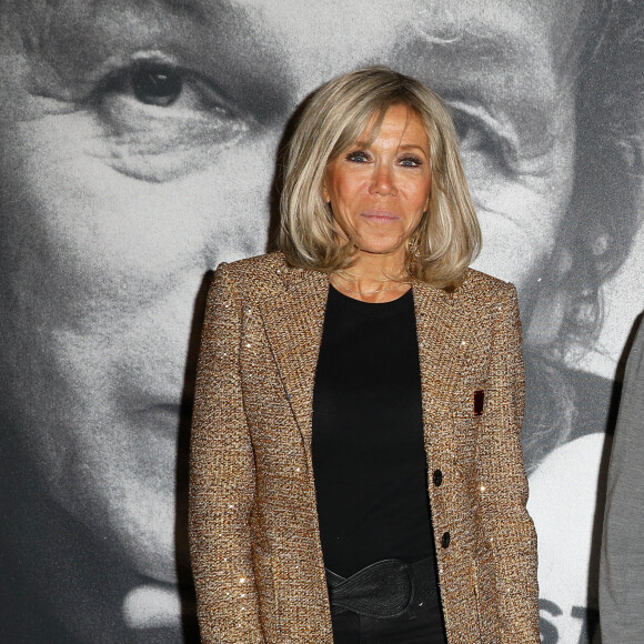 Exclusif - Brigitte Macron - People à la générale de l'opéra-rock "Starmania" à la Seine Musicale de Boulogne-Billancourtle 8 novembre 2022. Johnny Rockfort et ses Etoiles noires, la serveuse automate, Stella Spotlight, Zéro Janvier, un Ziggy emprunté à D. Bowie... Quarante-trois ans après leur apparition sur la scène du Palais des congrès de Paris, le 10 avril 1979, et plus de deux décennies après les dernières représentations, revoici les personnages chantants imaginés par M.Berger et L. Plamondon pour Starmania. Reportée de deux saisons en raison de la pandémie de Covid-19, une nouvelle version s'installe jusqu'au 29 janvier 2023 à La Seine musicale, à Boulogne-Billancourt (Hauts-de-Seine), avant de faire la tournée des Zénith en région. © Dominique Jacovides-Coadic Guirec/Bestimage