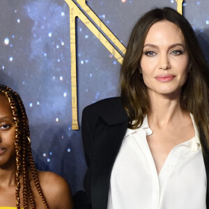 Angelina Jolie et ses filles Shiloh, Zahara et Vivienne au photocall de la projection du film Eternals (Les Eternels) au BFI Imax à Londres le 27 octobre 2021. 