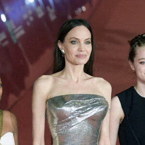 Angelina Jolie avec ses filles Shiloh et Zahara à la première du film "Eternals" lors de la 16ème édition du Festival du Film de Rome, le 24 octobre 2021. 