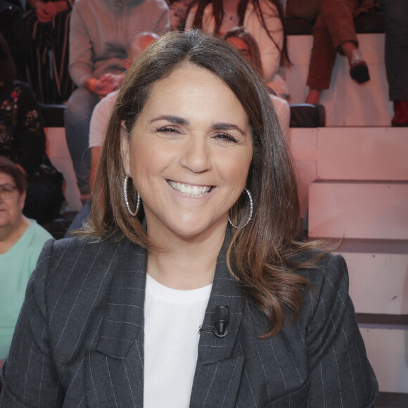 Exclusif - Valérie Benaim - Sur le plateau de l'émission TPMP (Touche Pas à Mon Poste) présentée en direct par C.Hanouna et diffusée sur C8 à Paris le 25 novembre 2022 - © Jack Tribeca / Bestimage 