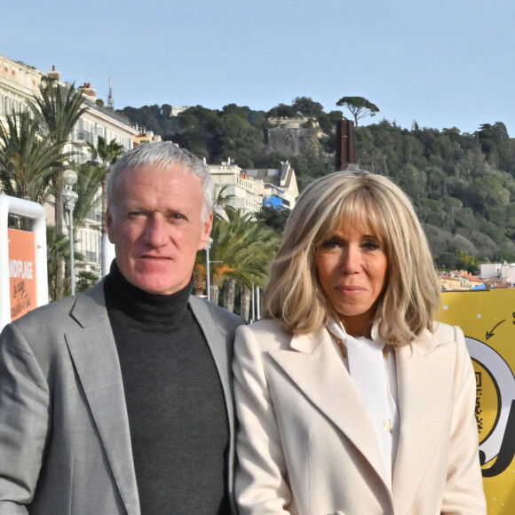 Le sélectionneur de l'équipe de France de football, Didier Deschamps (parrain de l'opération Pièces Jaunes) et la Première dame française, Brigitte Macron (présidente de la Fondation Hôpitaux de Paris-Hôpitaux de France) - Lancement de l'édition 2023 de l'opération de collecte de fonds "Pièces Jaunes", destinée à à améliorer la vie des enfants hospitalisés, au Jardin Albert 1er, à Nice, France, le 11 janvier 2023. © Bruno Bebert/Bestimage 
