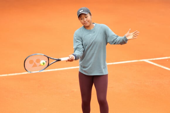 Naomi Osaka s'entraîne lors du tournoi Mutua Madrid Open 2022, le 27 avril 2022.