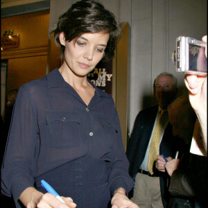 Katie Holmes à la sortie du théâtre où elle performait pour la pièce "All my sons" le 19 septembre 2008.