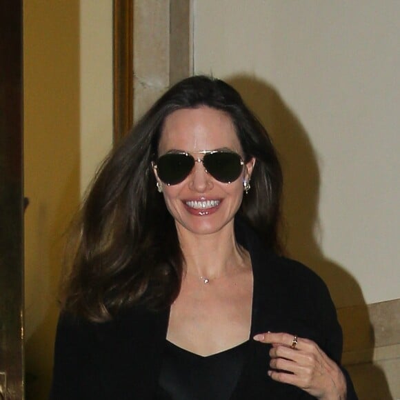 Angelina Jolie sort du Chelsea Art Center à New York le 12 janvier 2023. 