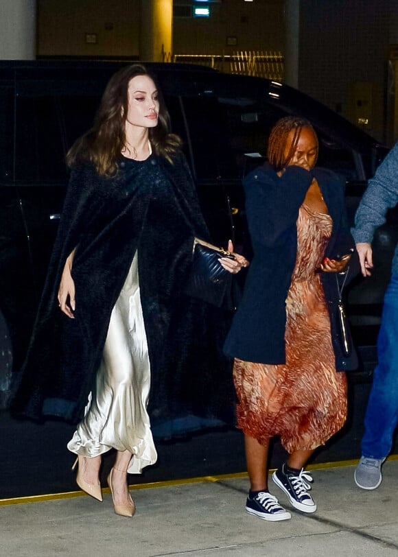 Angelina Jolie et sa fille Zahara arrivent au Lincoln Center à New York le 11 janvier 2023. 