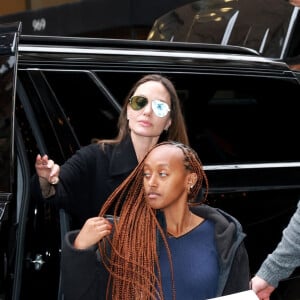 Angelina Jolie et sa fille Zahara font une sortie shopping à New York le 11 janvier 2023. 