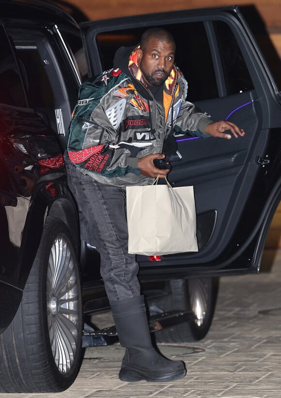 Exclusif - Le rappeur Kanye West (Ye) a passé 2 heures au manoir Hidden Hills de son ex Kim Kardashian pour le 7ème anniversaire de son fils Saints à Los Angeles, Californie, Etats-Unis, le 5 décembre 2022.