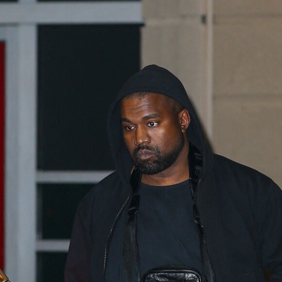 Kanye West fait du shopping avec sa fille North à Los Angeles, le 29 novembre 2022.