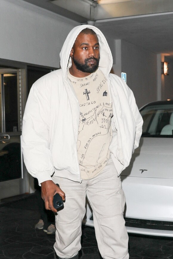Exclusif - Kanye West (Ye) à la sortie d'un dîner à Beverly Hills le 12 novembre 2022.