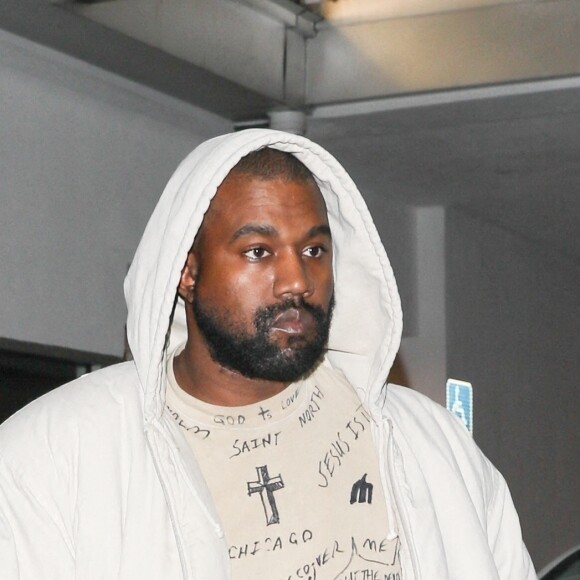 Exclusif - Kanye West (Ye) à la sortie d'un dîner à Beverly Hills le 12 novembre 2022.