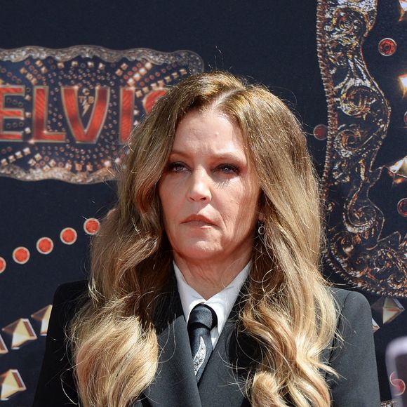 Lisa Marie Presley - Trois générations de Presley laissent leurs empreintes dans le ciment du TCL Chinese Theater pour célébrer la sortie du film "Elvis" à Los Angeles, le 21 juin 2022. 