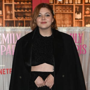 Louane - Avant-première du film Netflix "Emily in Paris" saison 3 au Théâtre des Champs Elysées à Paris le 6 décembre 2022. © Coadic Guirec/Bestimage