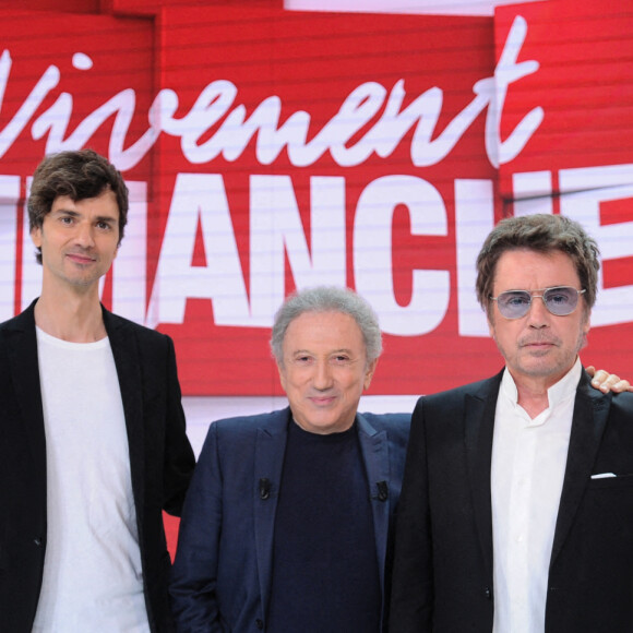 Exclusif - David Jarre, Michel Drucker et Jean-Michel Jarre lors de l'enregistrement de l'émission "Vivement dimanche" au studio Gabriel, présentée par M.Drucker et diffusée sur France 3 le 15 janvier 2023. Paris, le 6 janvier 2023. © Guillaume Gaffiot / Bestimage 