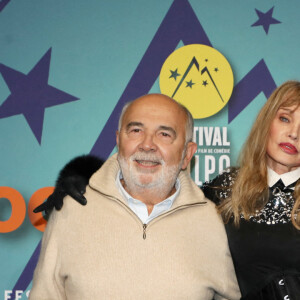 Gérard Jugnot, Arielle Dombasle - Cérémonie d'ouverture du 26e Festival international du film de comédie de l'Alpe d'Huez, le 16 janvier 2023. © Dominique Jacovides / Bestimage