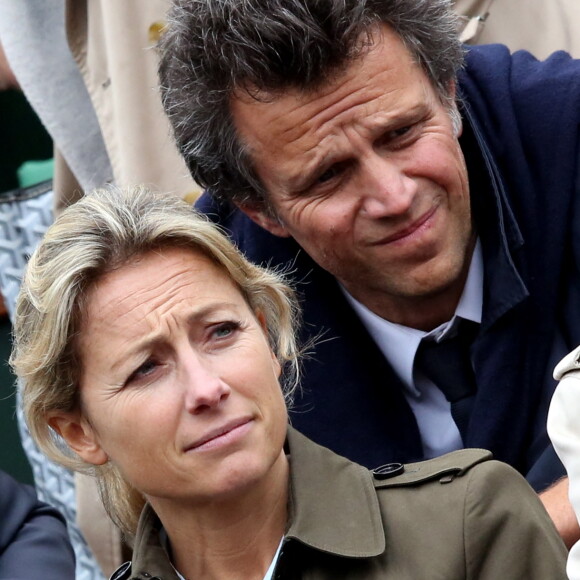 Anne-Sophie Lapix et son mari Arthur Sadoun - People dans les tribunes des internationaux de France de Roland Garros à Paris © Dominique Jacovides / Bestimage 