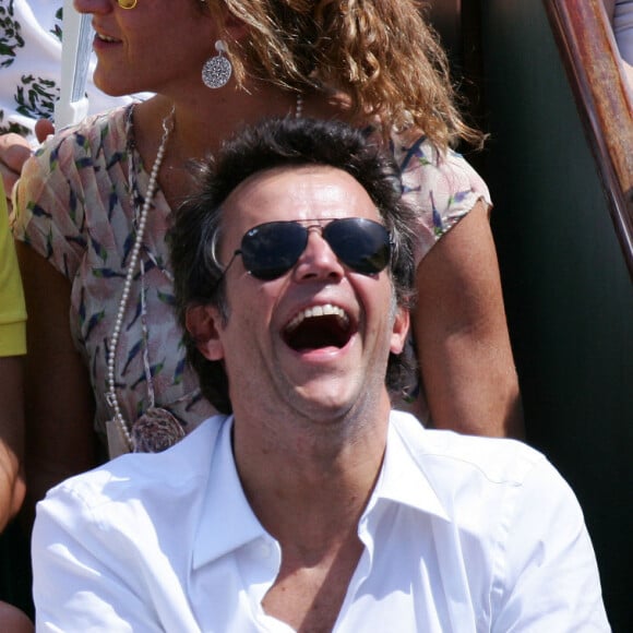 Archives - Anne-Sophie Lapix et son compagnon Arthur Sadoun lors du tournoi de tennis de Roland Garros à Paris, le 5 juin 2010.