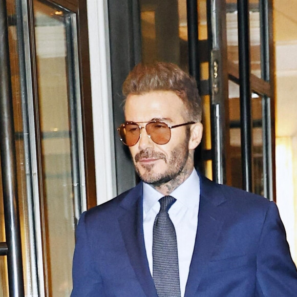 David Beckham et sa femme Victoria (Posh) à la sortie de leur hôtel à New York, le 11 octobre 2022. 