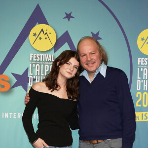 Brune Moulin et Philippe Katerine - 26e édition du Festival international du film de comédie de l'Alpe d'Huez, le 17 janvier 2023. © Dominique Jacovides / Bestimage