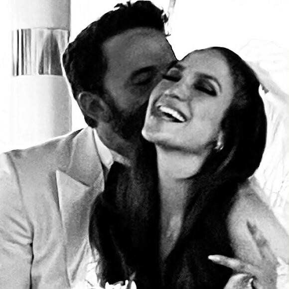 Jennifer Lopez poste la préparation de son mariage avec Ben Affleck sur ses réseaux sociaux. Jennifer et Ben se sont mariés à la "A Little White Chapel" à Las Vegas le 16 juillet 2022. 