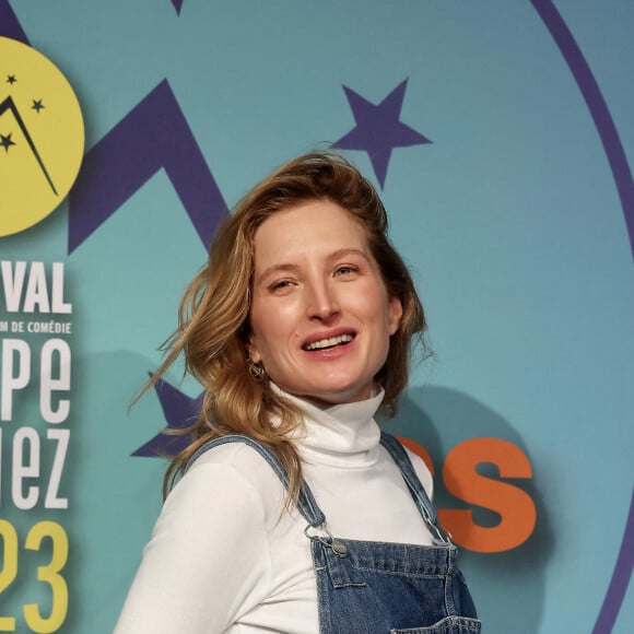 Julia Piaton (enceinte) pour le film "Les petites victoires" - Photocall lors de la 26ème édition du festival international du film de comédie de l'Alpe d'Huez le 19 janvier 2023. © Dominique Jacovides / Bestimage 