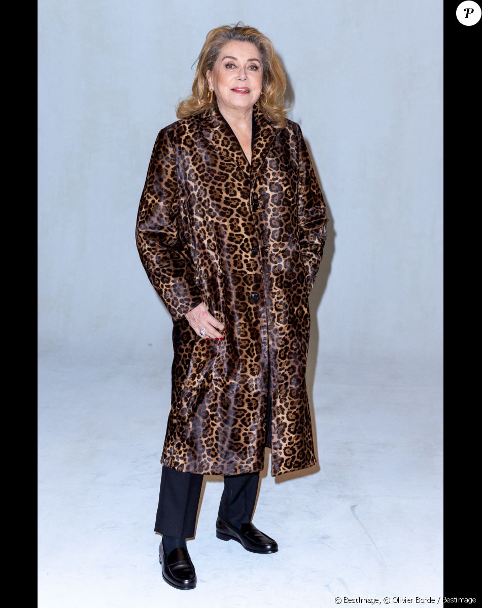 Catherine Deneuve - Photocall du défilé de mode Hommes "AMI" prêt-à-porter automne-hiver 2023/2024 lors de la fashion week de Paris. Le 19 janvier 2023 © Olivier Borde / Bestimage