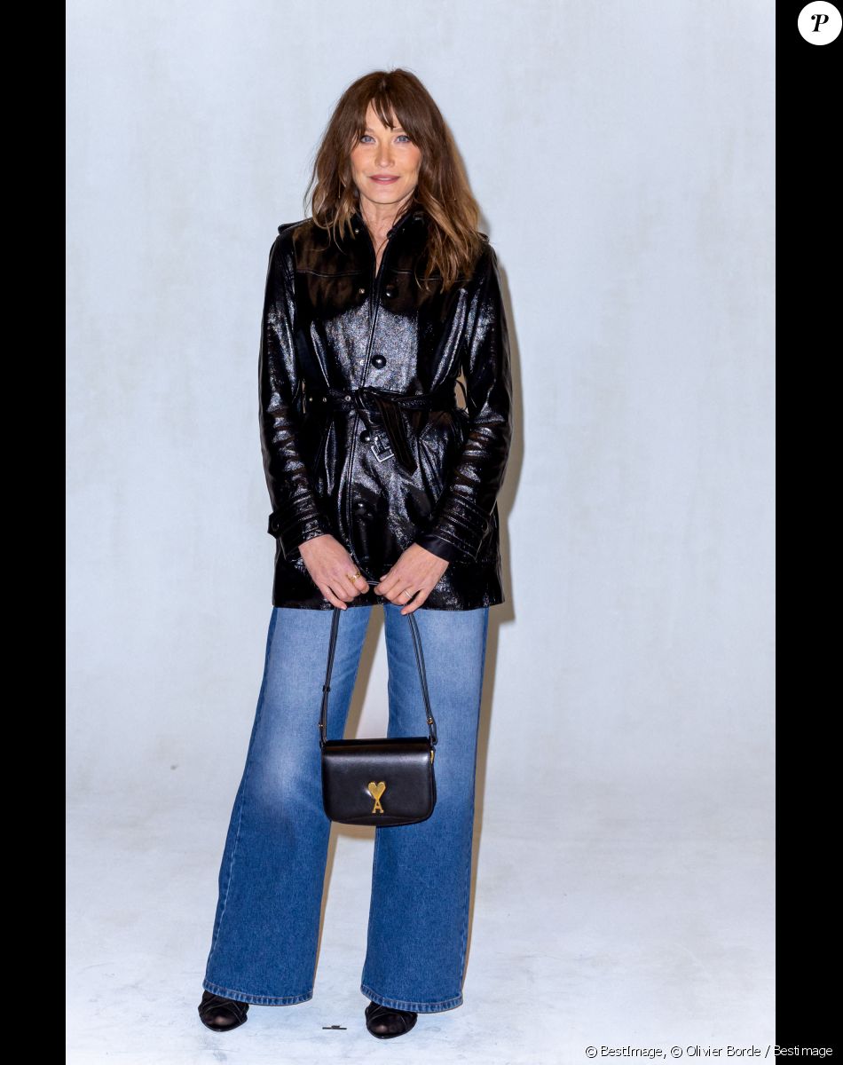 Carla Bruni - Photocall du défilé de mode Hommes "AMI" prêt-à-porter automne-hiver 2023/2024 lors de la fashion week de Paris. Le 19 janvier 2023 © Olivier Borde / Bestimage