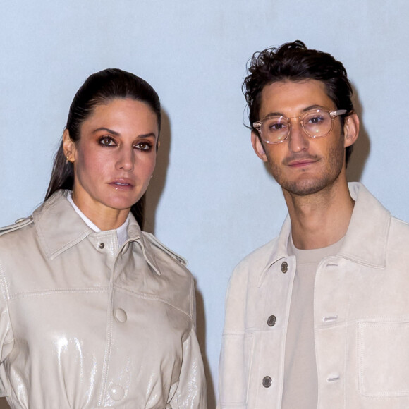 Pierre Niney et sa compagne Natasha Andrews - Photocall du défilé de mode Hommes "AMI" prêt-à-porter automne-hiver 2023/2024 lors de la fashion week de Paris. © Olivier Borde / Bestimage 