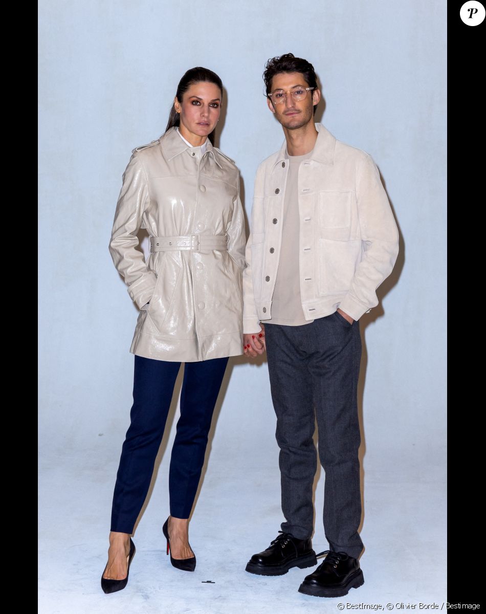 Pierre Niney et sa compagne Natasha Andrews - Photocall du défilé de mode Hommes "AMI" prêt-à-porter automne-hiver 2023/2024 lors de la fashion week de Paris. © Olivier Borde / Bestimage