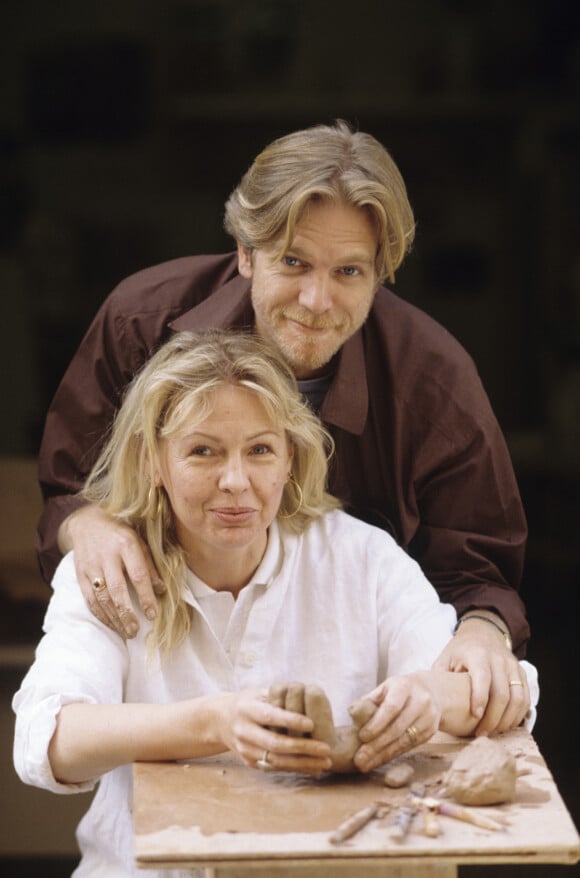 Archives - No Web - En France, à Paris, Xavier Deluc et sa femme Ingrid le 26 juillet 1996.