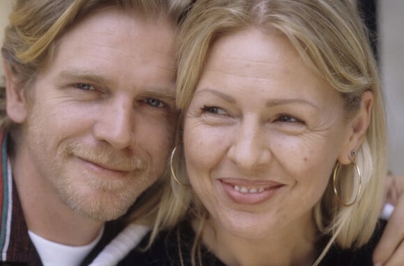 Archives - No Web - En France, à Paris, Xavier Deluc et sa femme Ingrid le 30 juillet 1996.