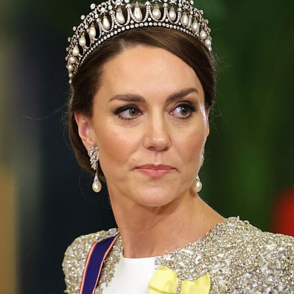 Catherine (Kate) Middleton, princesse de Galles (porte le diadème "Lover's Knot", le préféré de Diana) - Arrivées au Banquet d'Etat organisé au palais de Buckingham, à Londres, pendant la visite d'Etat du président sud-africain au Royaume-Uni le 22 novembre 2022. 