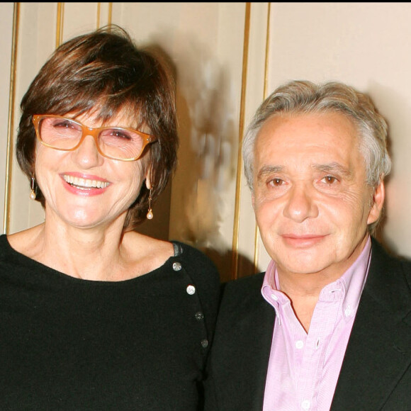 Michel Sardou et Anne-Marie Périer - Michel Sardou a recu un double disque de platin pour son album 'Du Plaisir'